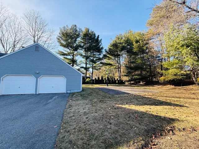 a view of a yard with a house