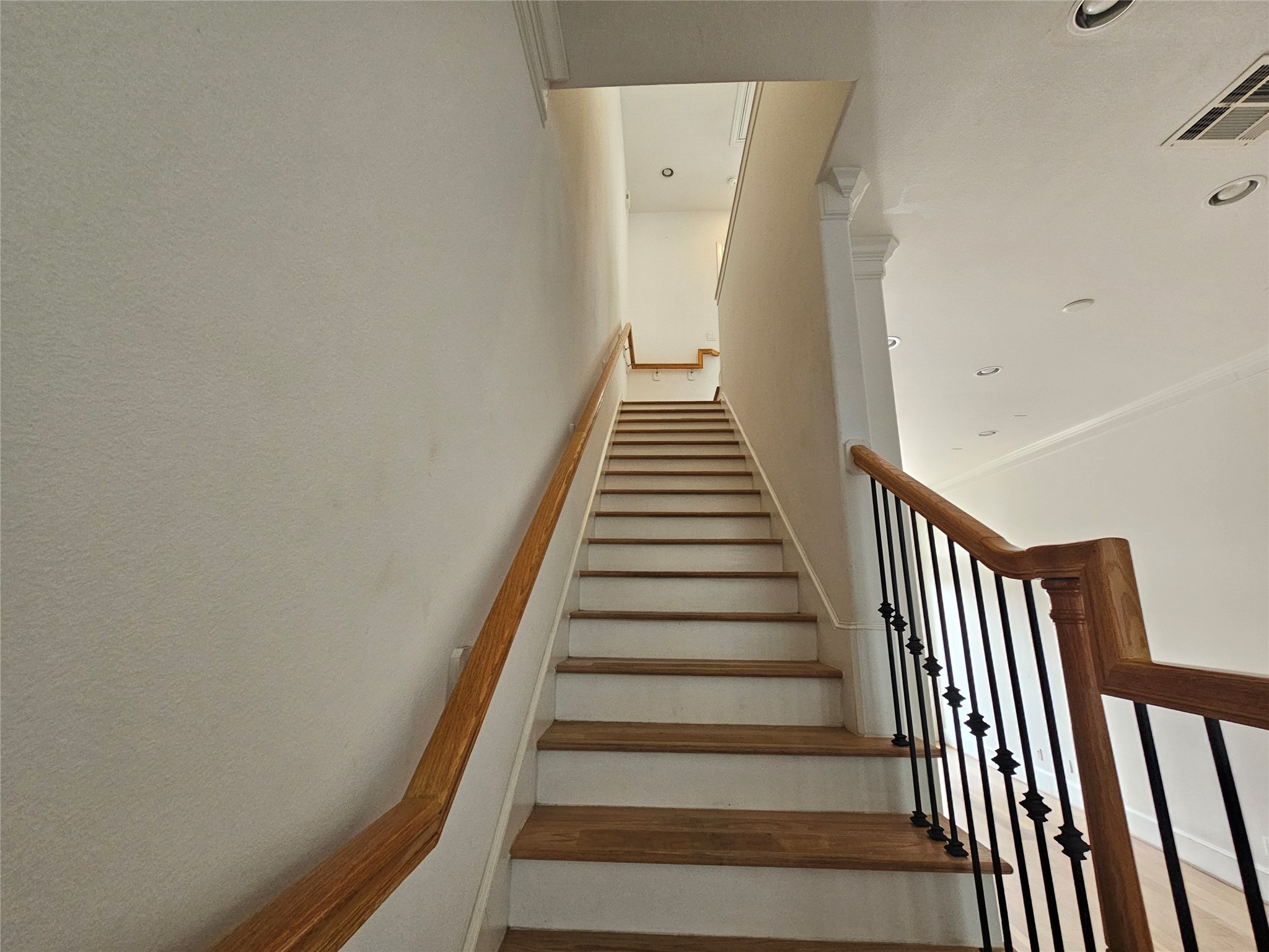 9633 Riddlewood Lane Houston, TX 77025 - Photo 12 of 25 Gallery Image 12