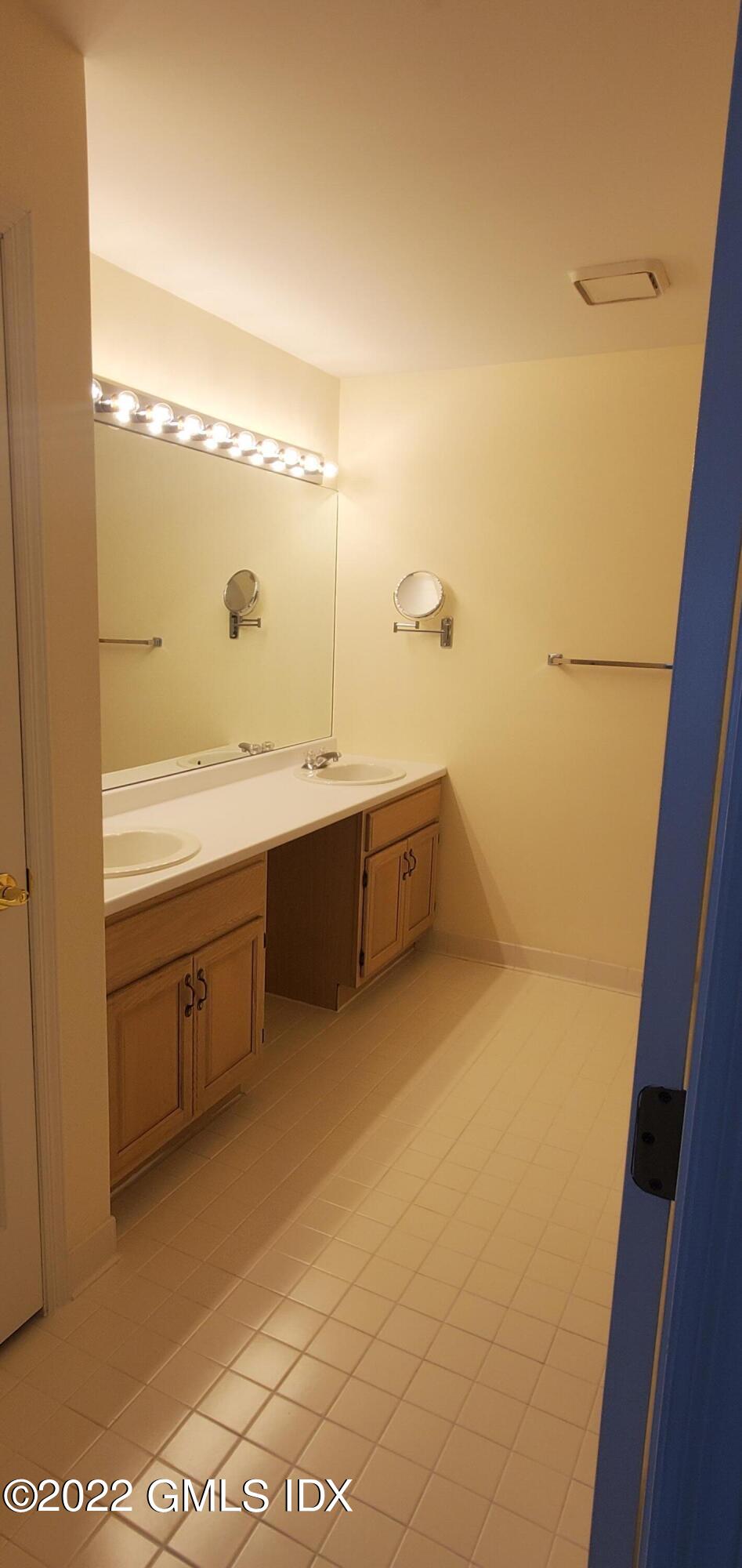 351 Pemberwick Road, Unit 821 Greenwich, CT 06831 - Photo 9 of 16