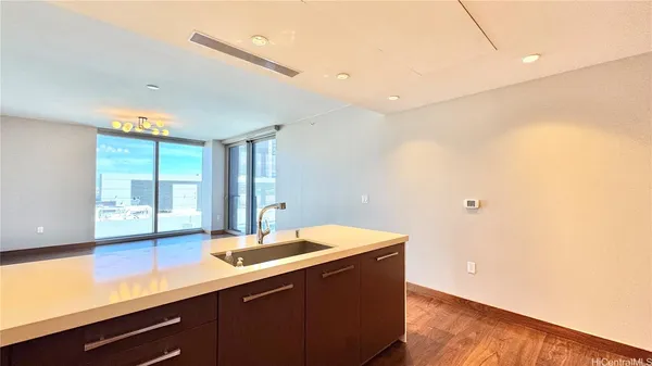 $6,800 | 1555 Kapiolani Boulevard, Unit 2008, Honolulu, HI 96814