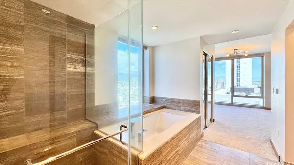 $6,800 | 1555 Kapiolani Boulevard, Unit 2008, Honolulu, HI 96814