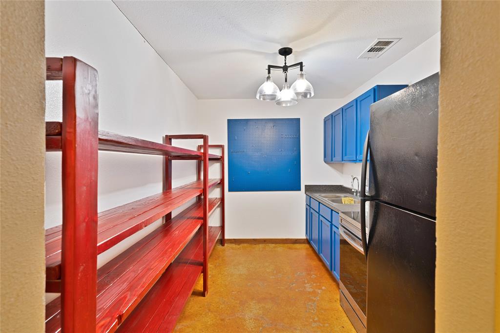 4031 Burleson Retta Road Burleson, TX 76028 - Photo 26 of 40 Guest Quarters kitchen