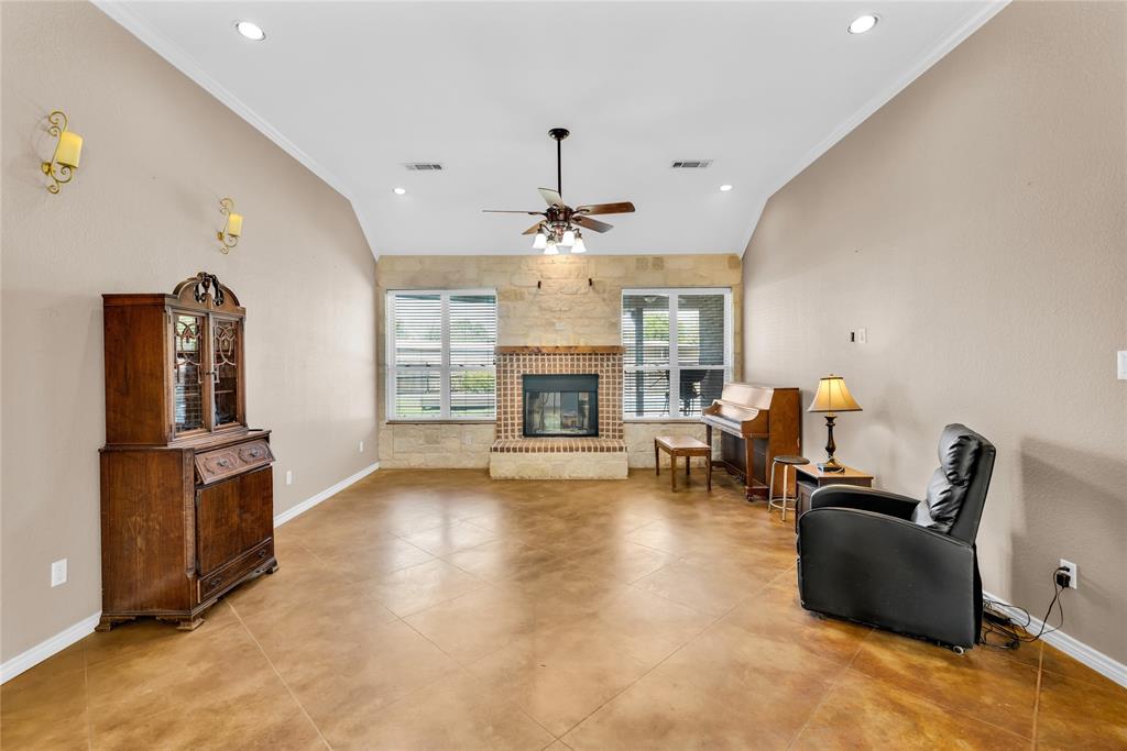 4031 Burleson Retta Road Burleson, TX 76028 - Photo 6 of 40