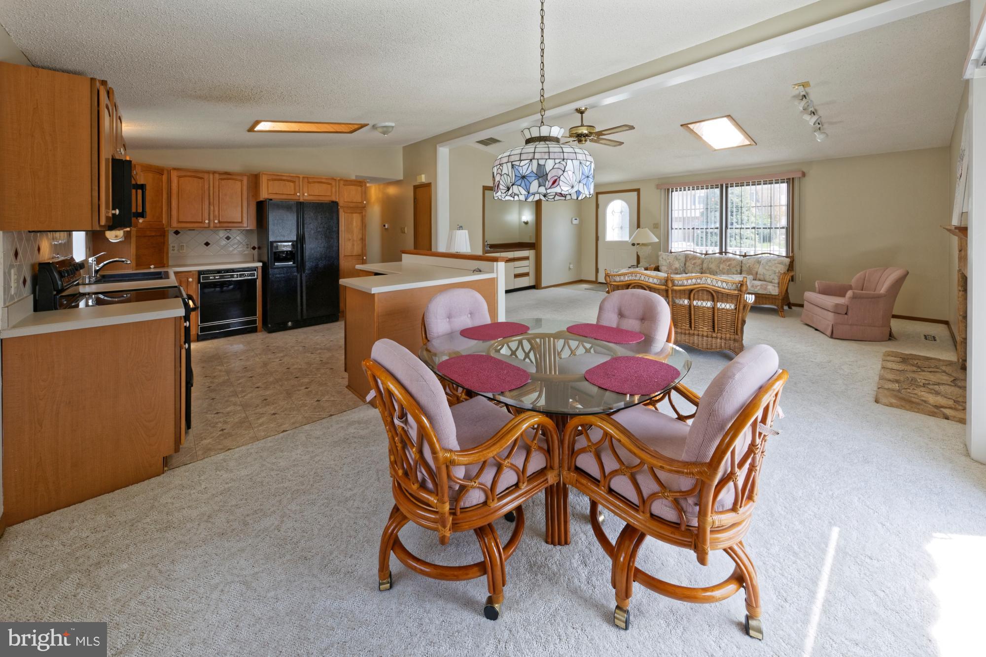 500 South Surf Road Ocean City, MD 21842 - Photo 12 of 27 Dining , kitchen, living area