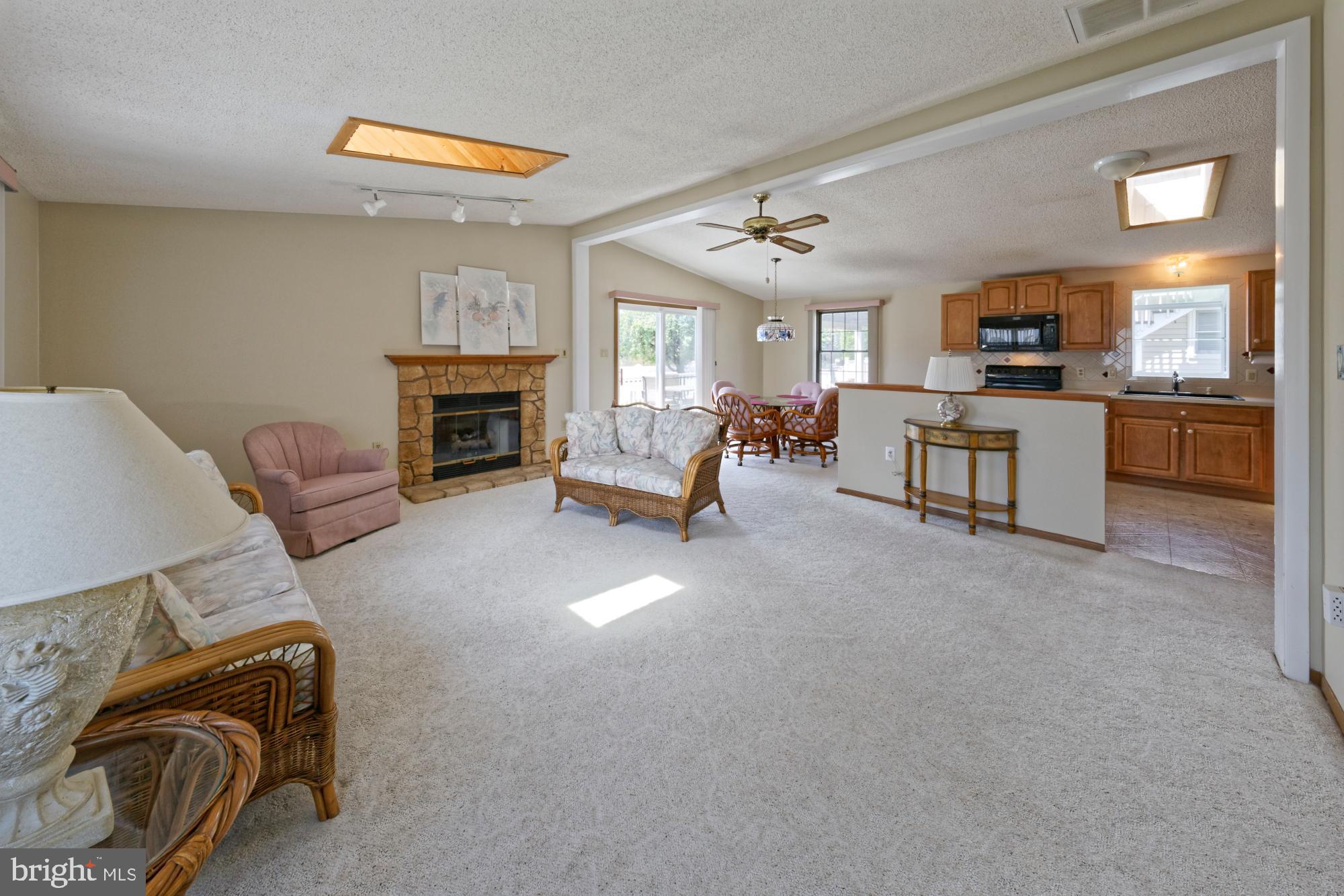 500 South Surf Road Ocean City, MD 21842 - Photo 6 of 27 Living room