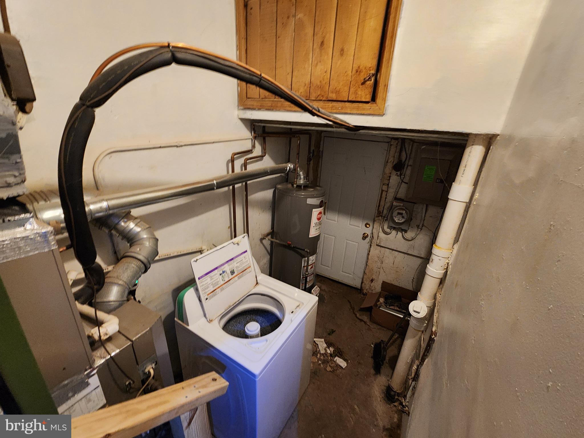 2723 Round Road Baltimore, MD 21225 - Photo 16 of 18 a utility room with dryer and washer