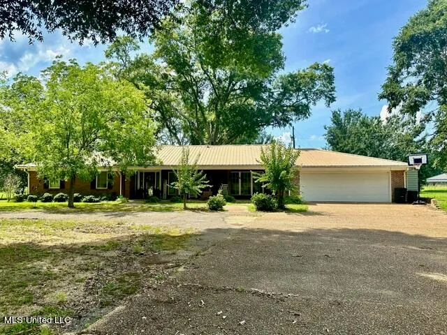 $299,000 | 1360 Airport Road, Magee, MS 39111