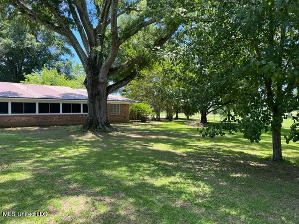 $299,000 | 1360 Airport Road, Magee, MS 39111