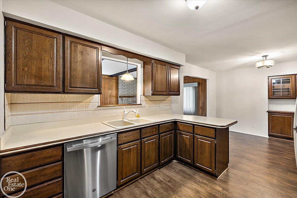 47341 Kennesaw Ridge Utica, MI 48317 - Photo 24 of 50 50189136-4a010b42-aaf0-4356-aa12-2c30ea947367.JPG