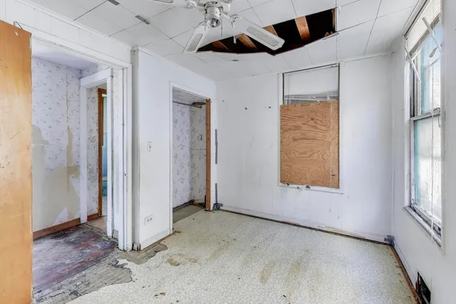 $315,000 | 3835 West Montrose Avenue, Chicago, IL 60618