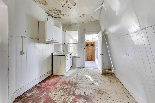 $315,000 | 3835 West Montrose Avenue, Chicago, IL 60618