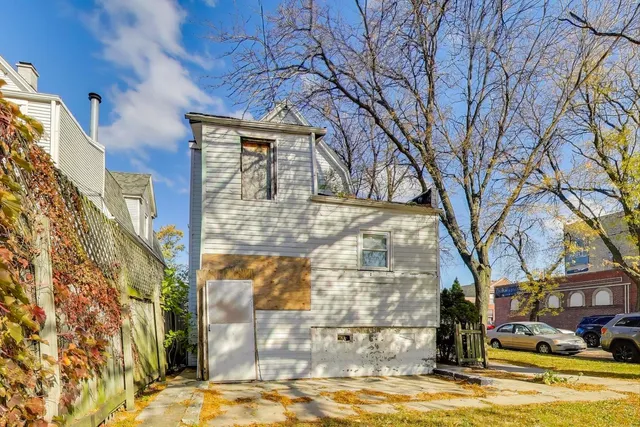 $315,000 | 3835 West Montrose Avenue, Chicago, IL 60618
