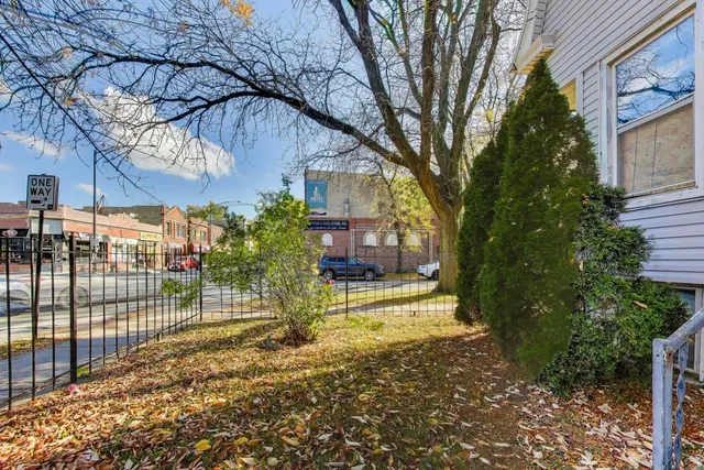 a view of house with a yard