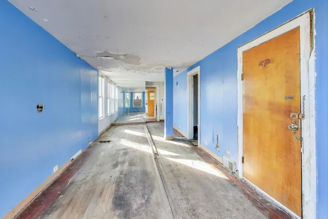 $315,000 | 3835 West Montrose Avenue, Chicago, IL 60618