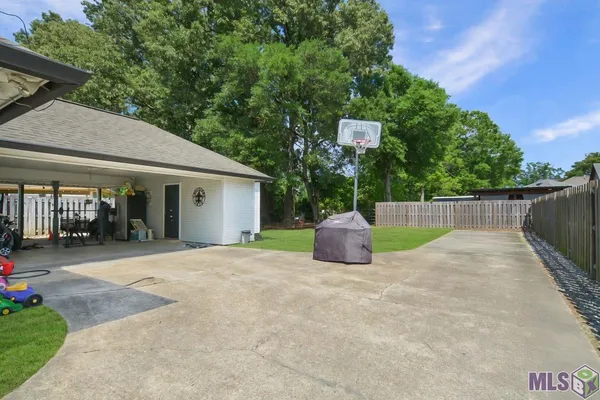 $275,000 | 17190 North Lake Drive, Prairieville, LA 70769