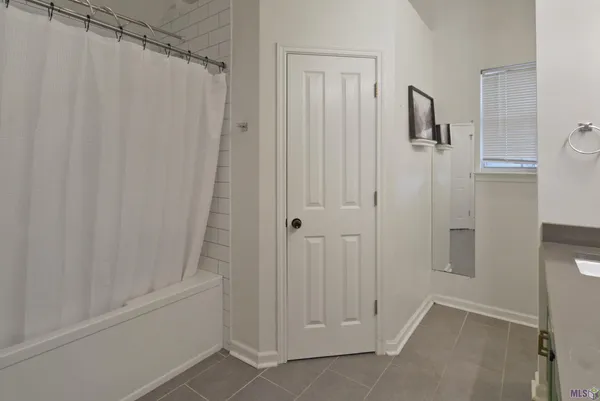 $275,000 | 17190 North Lake Drive, Prairieville, LA 70769