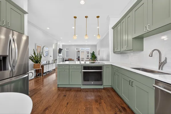 $925,000 | 2060 North Stave Street, Unit 2, Chicago, IL 60647