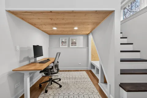 $925,000 | 2060 North Stave Street, Unit 2, Chicago, IL 60647