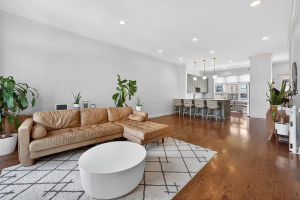 $925,000 | 2060 North Stave Street, Unit 2, Chicago, IL 60647