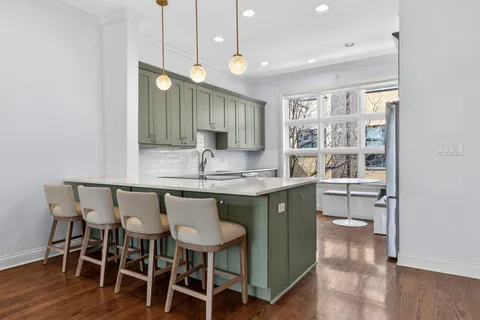 $925,000 | 2060 North Stave Street, Unit 2, Chicago, IL 60647