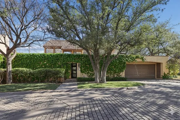 $435,000 | 2 Woodstone Street, Amarillo, TX 79106