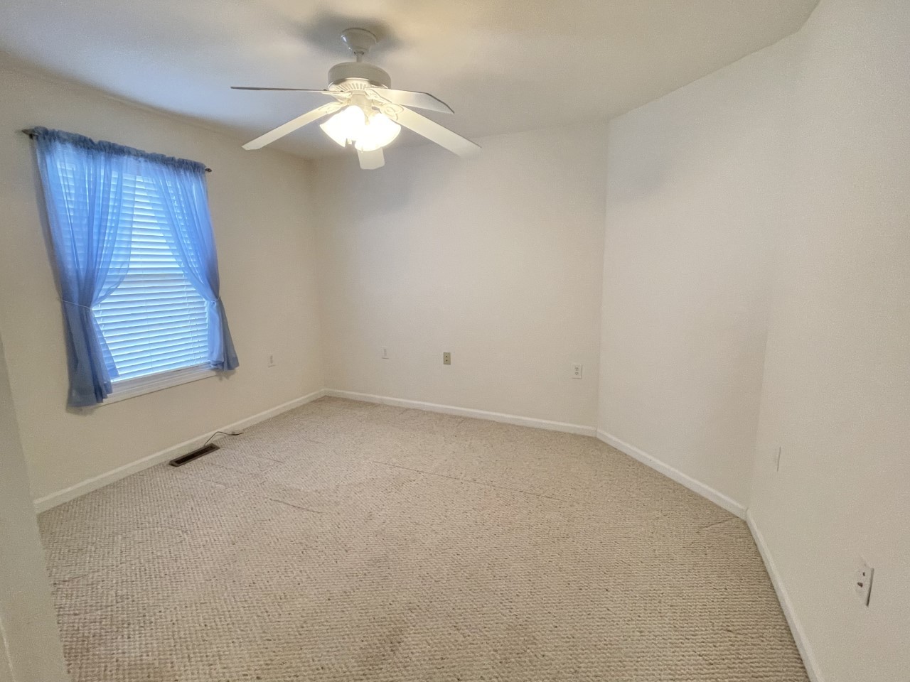 3219 Becker Drive Peru, IL 61354 - Photo 12 of 17 an empty room with a window