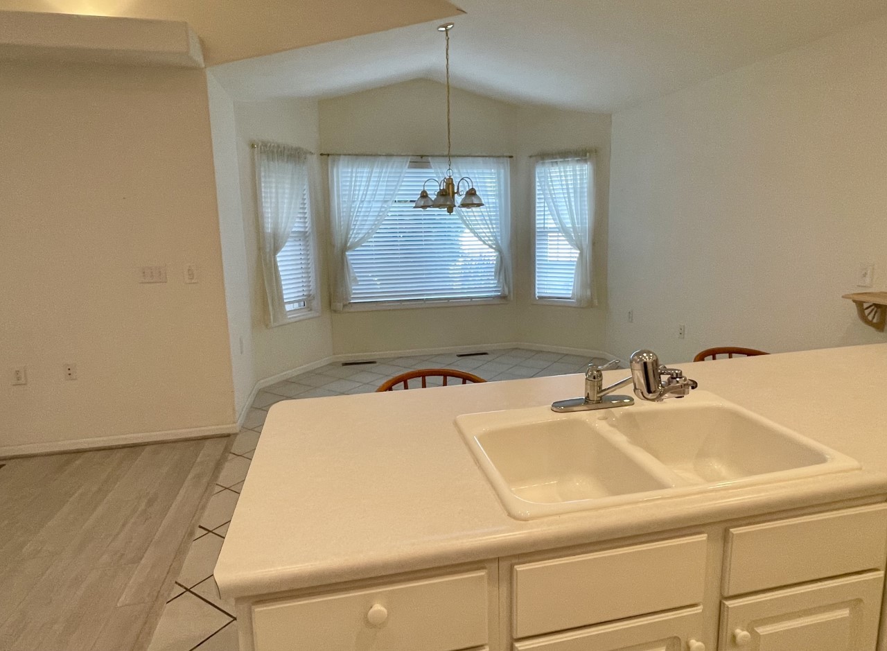 3219 Becker Drive Peru, IL 61354 - Photo 4 of 17 a bathroom with a sink and a bathtub