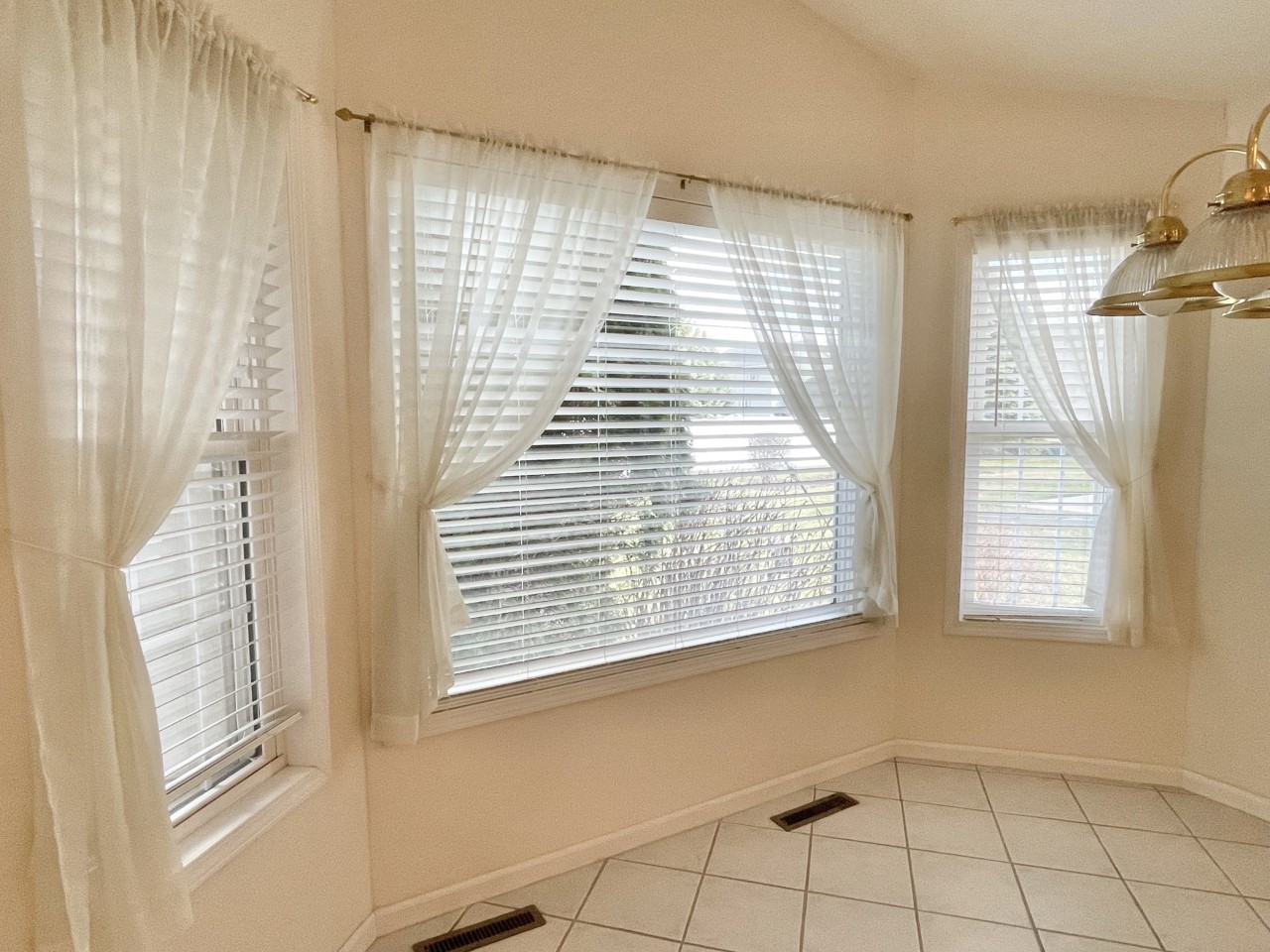 3219 Becker Drive Peru, IL 61354 - Photo 6 of 17 a view of an empty room with a window
