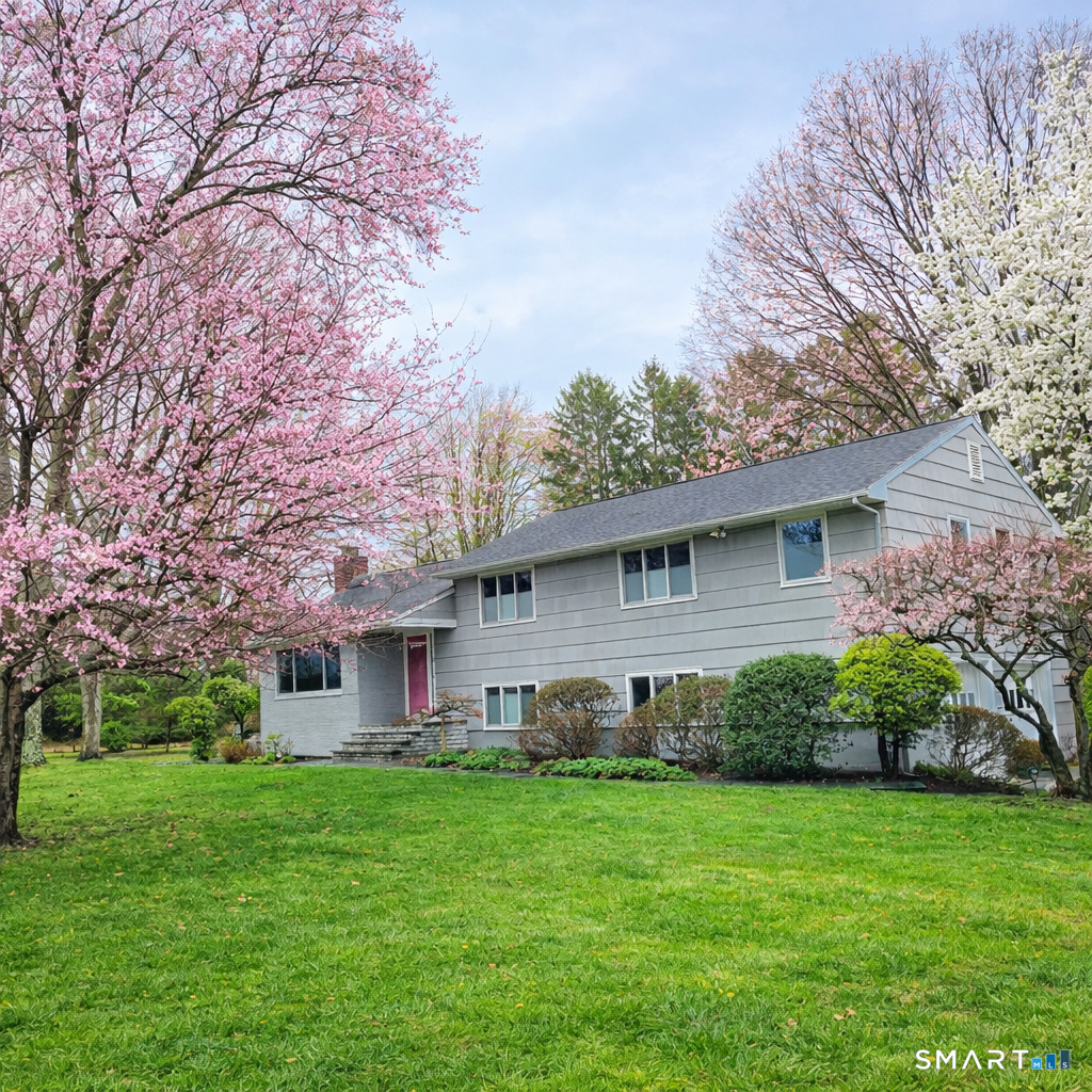 a view of a house with a yard