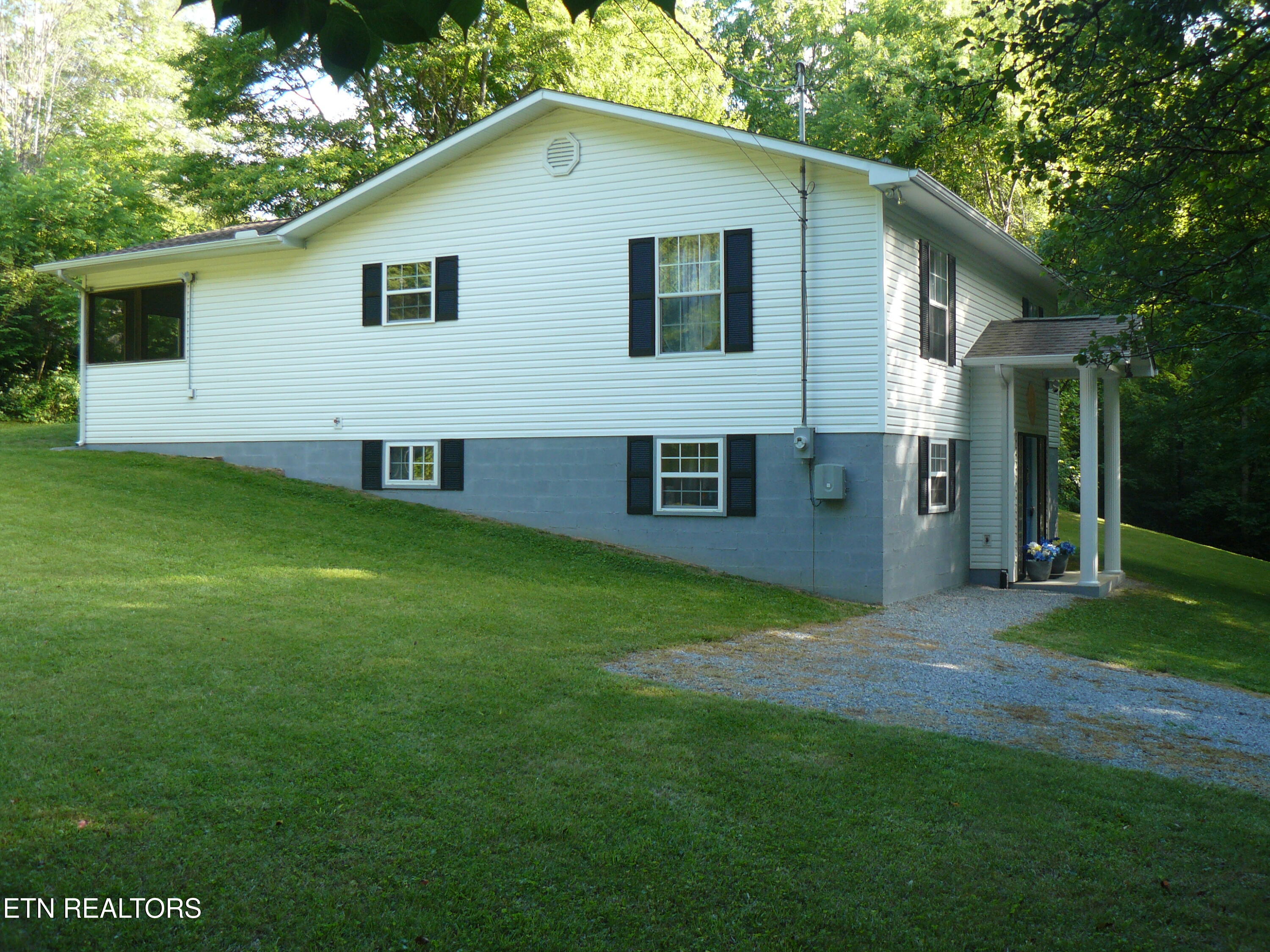 311 Greever Hollow Road Tazewell, TN 37879 - Photo 6 of 34 P1430560