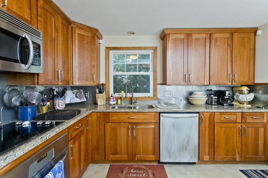 15 Old Farm Road Belchertown, MA 01007 - Photo 5 of 37 Gallery Image 5