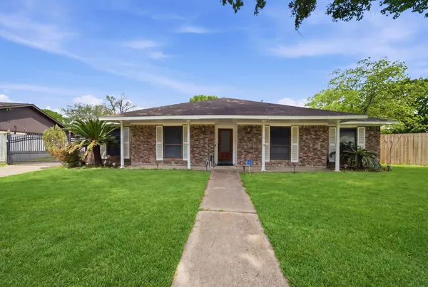 $3,200 | 4202 Black Locust Drive, Houston, TX 77088