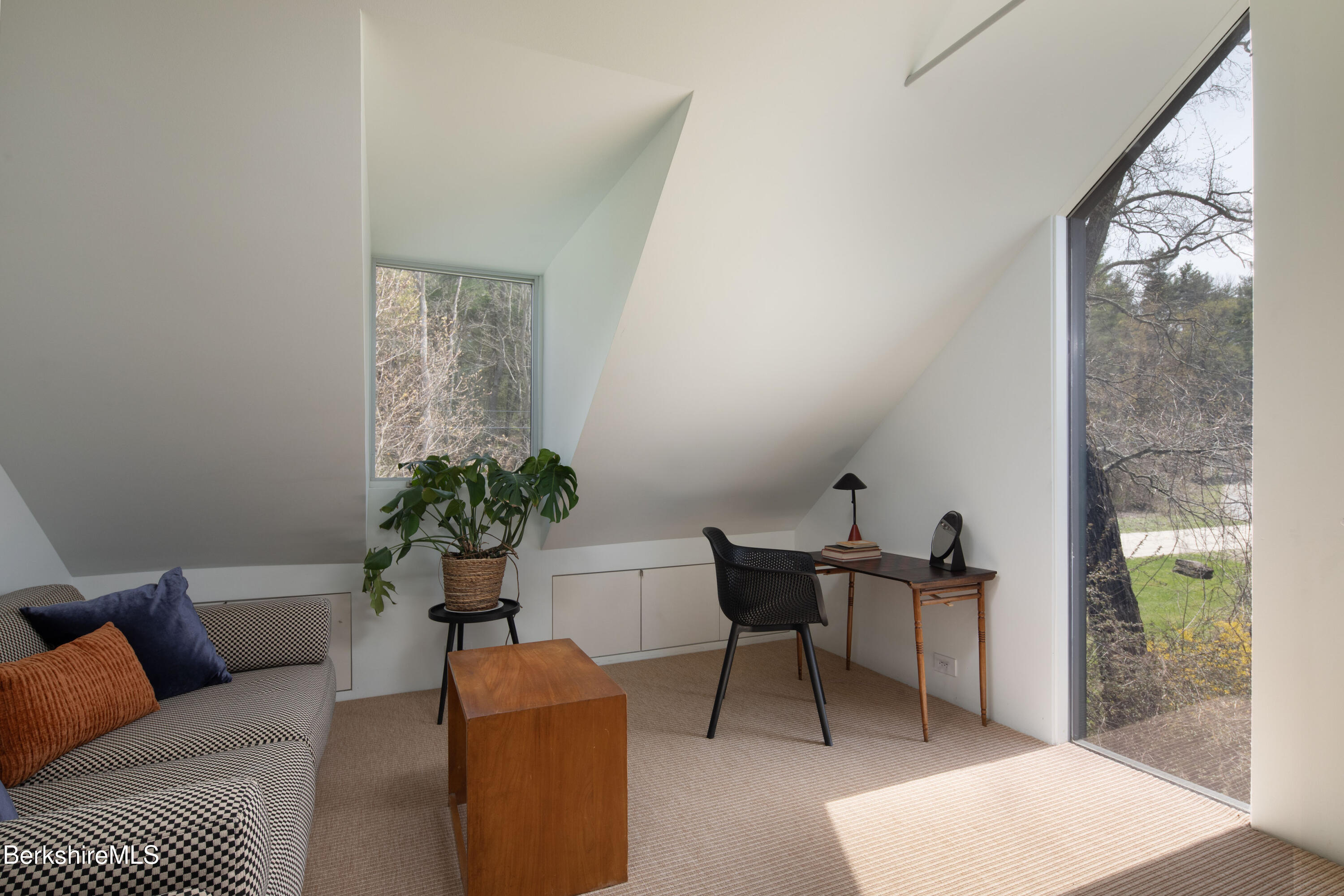 856 Barnum Street Sheffield, MA 01257 - Photo 25 of 34 Loft