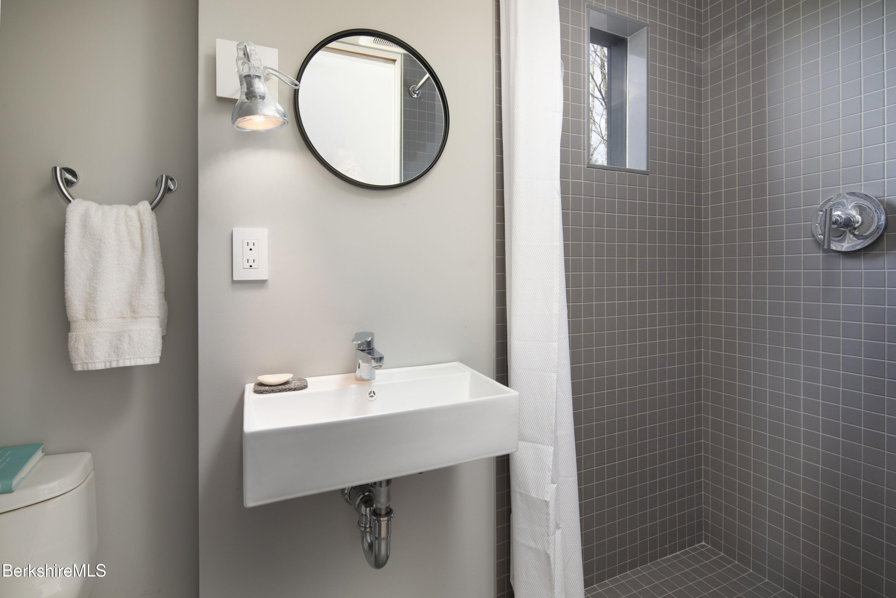 856 Barnum Street Sheffield, MA 01257 - Photo 26 of 34 Loft Bath