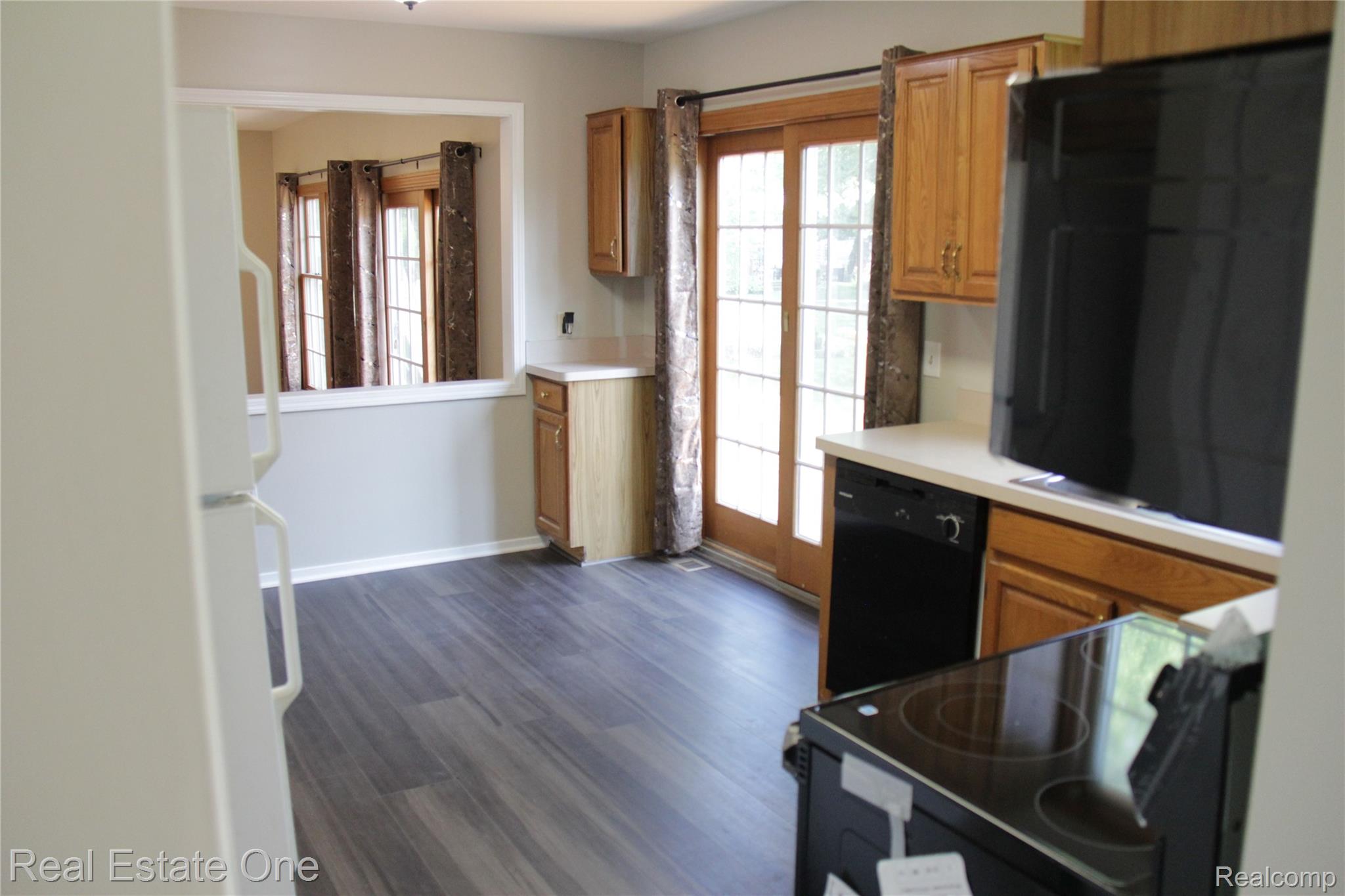 44777 Saltz Road Canton, MI 48187 - Photo 21 of 65 Kitchen