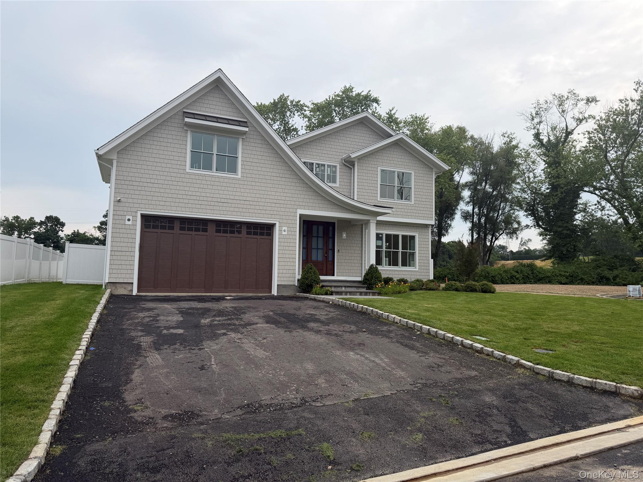 738 Motts Cove Road North Roslyn, NY 11545 - Photo 2 of 8