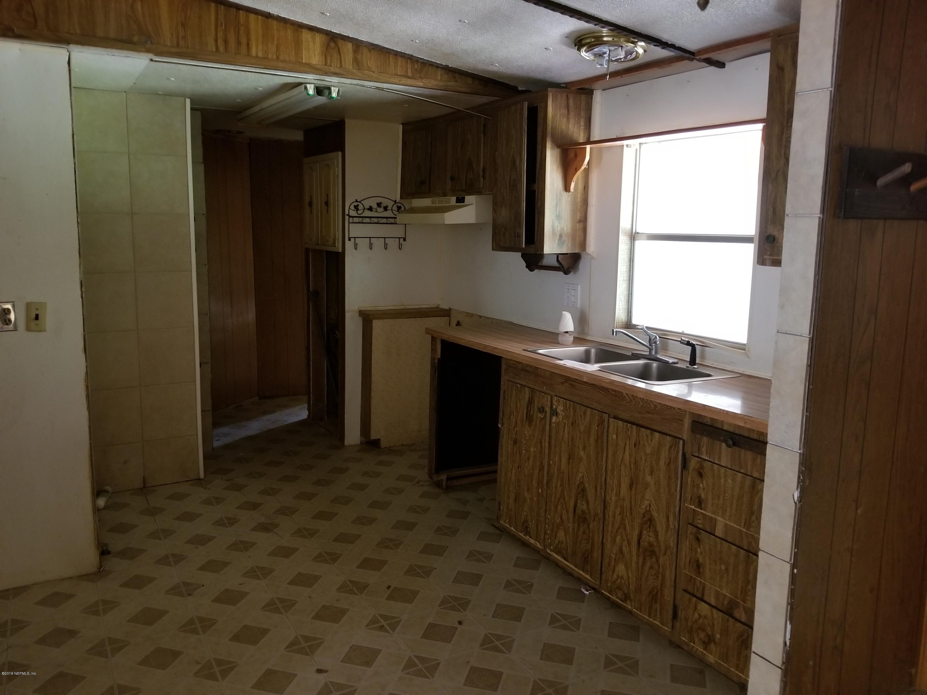7868 Gordean Road Jacksonville, FL 32221 - Photo 2 of 9 Kitchen