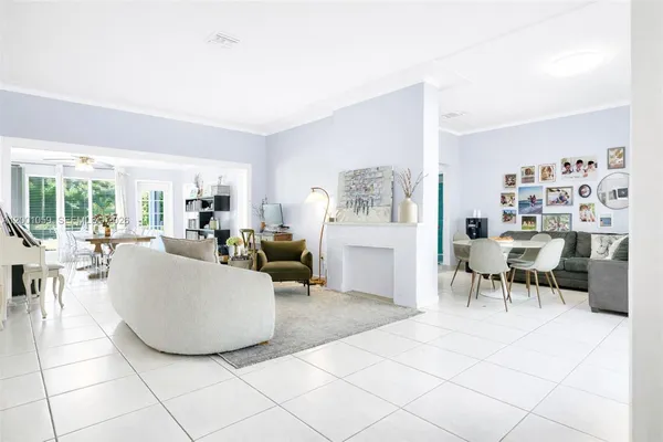 $8,800 | 820 West 43rd Court, Miami Beach, FL 33140