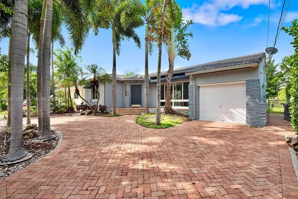 $8,800 | 820 West 43rd Court, Miami Beach, FL 33140