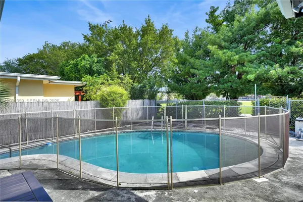 $8,800 | 820 West 43rd Court, Miami Beach, FL 33140