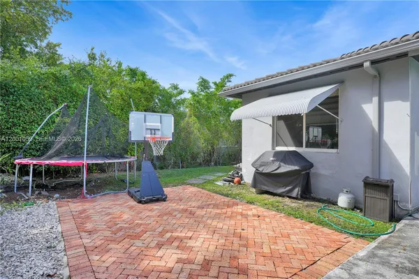 $8,800 | 820 West 43rd Court, Miami Beach, FL 33140