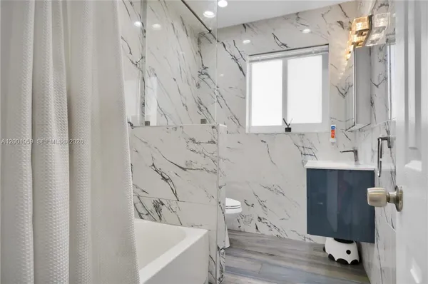 $8,800 | 820 West 43rd Court, Miami Beach, FL 33140