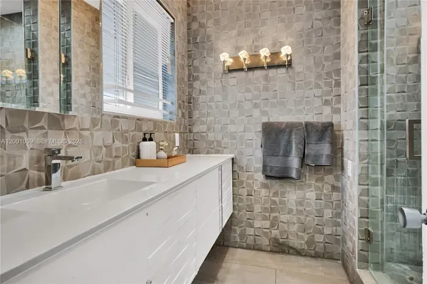 $8,800 | 820 West 43rd Court, Miami Beach, FL 33140