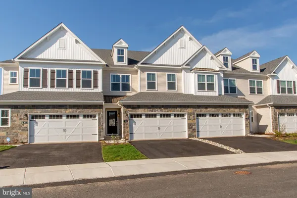 $734,900 | 44 Parry Way, Warminster, PA 18974
