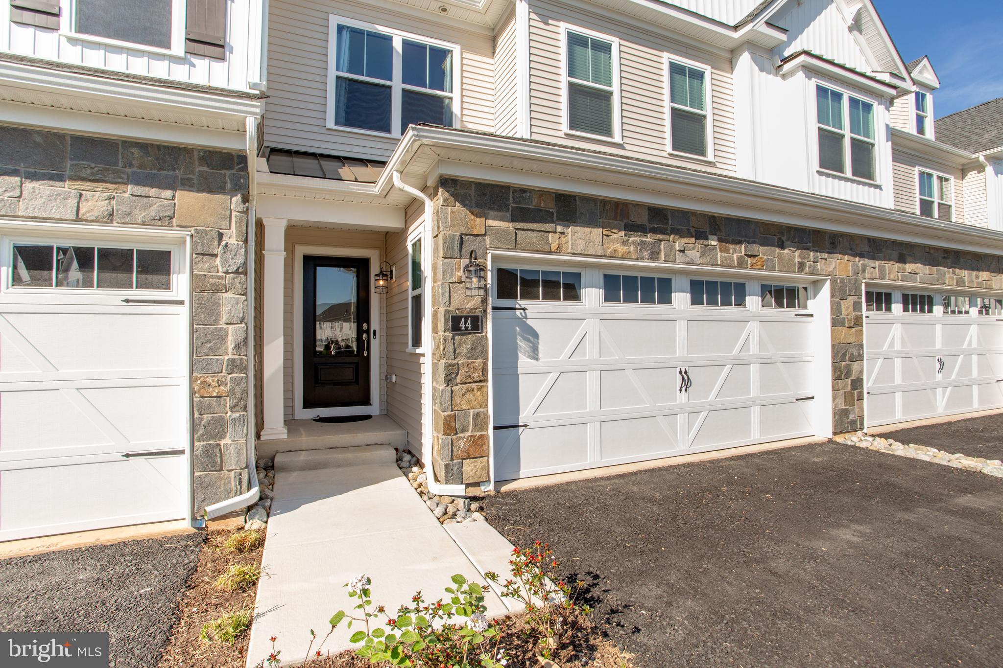 44 Parry Way Warminster, PA 18974 - Photo 2 of 36 Front Entrance