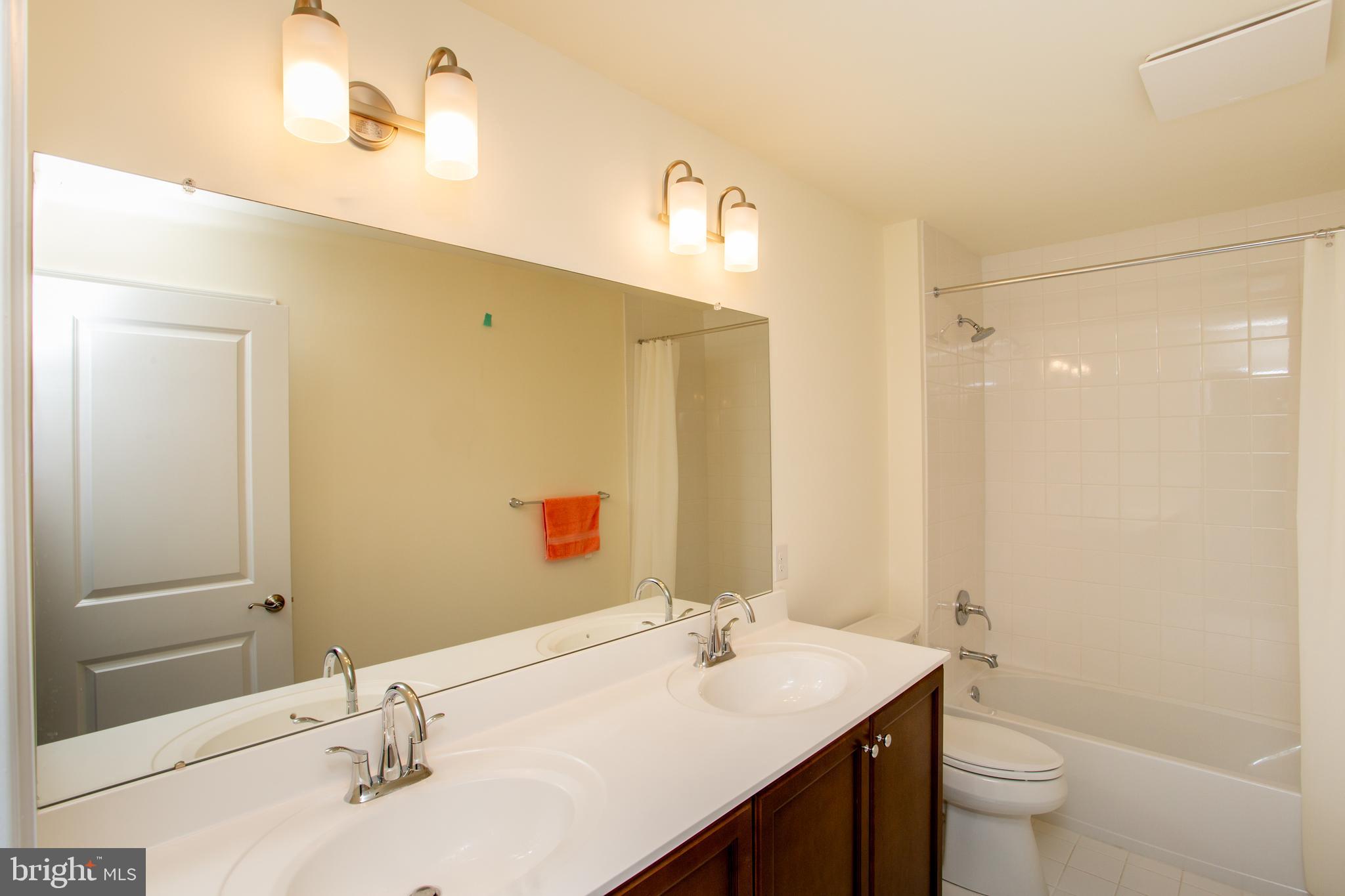 44 Parry Way Warminster, PA 18974 - Photo 19 of 36 Hall Bath