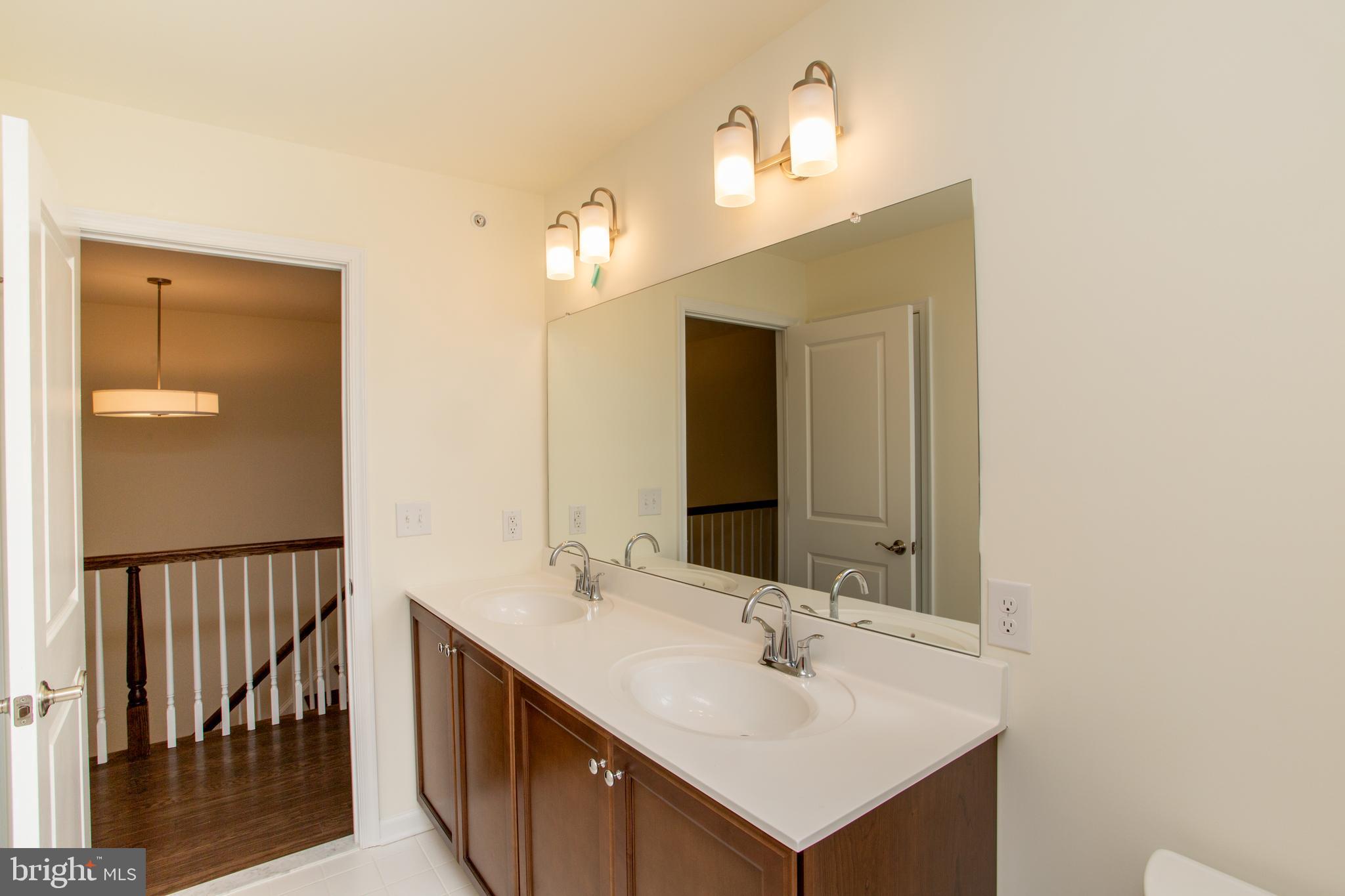 44 Parry Way Warminster, PA 18974 - Photo 20 of 36 Hall Bath