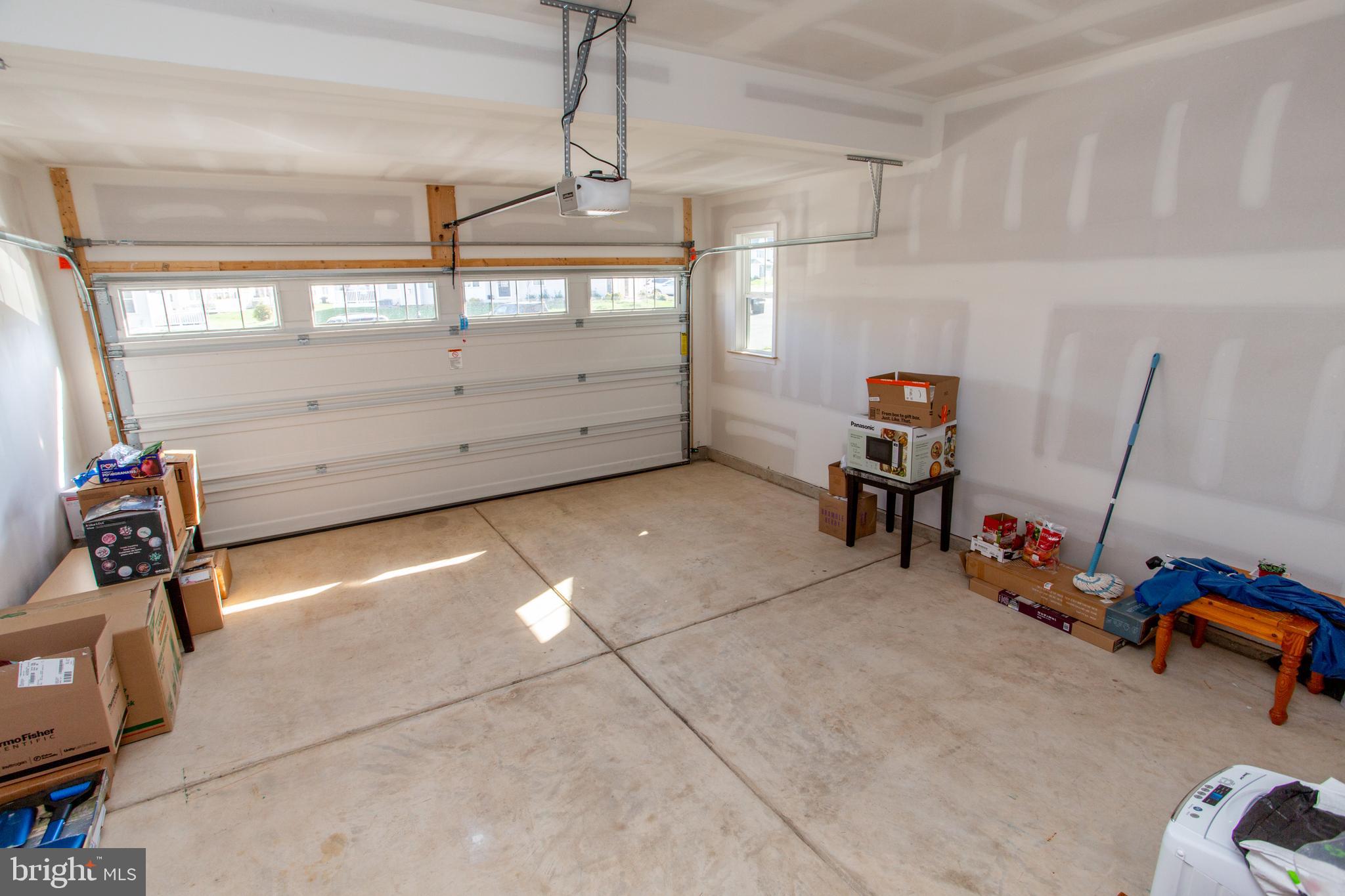 44 Parry Way Warminster, PA 18974 - Photo 24 of 36 Garage