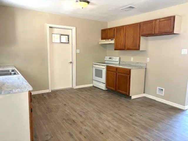 $1,800 | 1504 5th Street, Kerrville, TX 78028