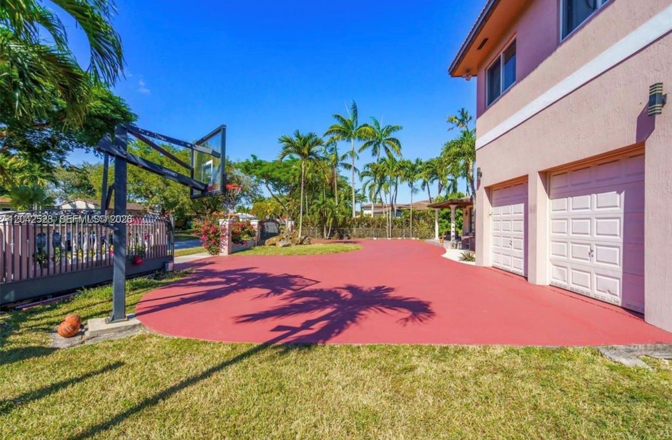 3135 Southwest 80th Avenue Miami, FL 33155 - Photo 5 of 52